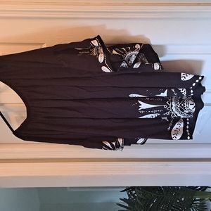 Off the shoulder top. Can be used as beach cover up or with leggings